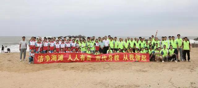 凈化沙灘，守護家園！揭陽惠來志愿者為國慶“獻禮”