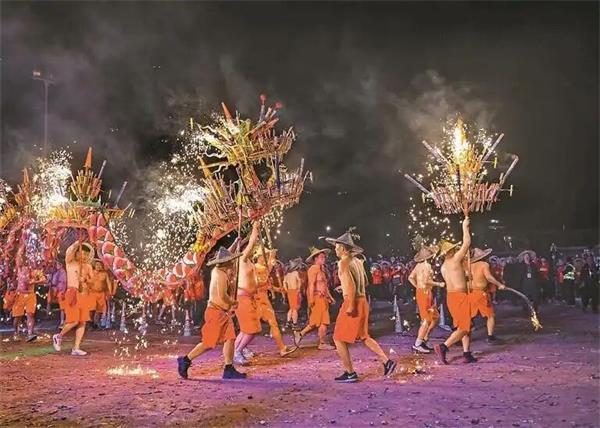 國(guó)家級(jí)非遺項(xiàng)目揭陽喬林煙花火龍賀新春