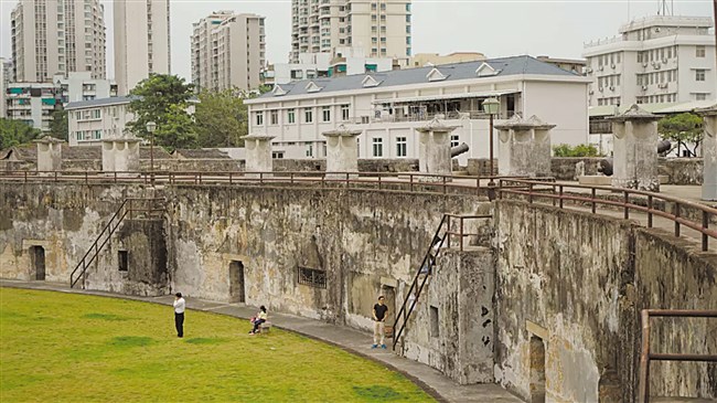 奇！波浪石梯實為大炮運送通道