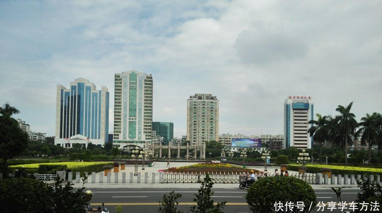 廣東汕頭大的廣場, 是汕頭重要的地標(biāo)